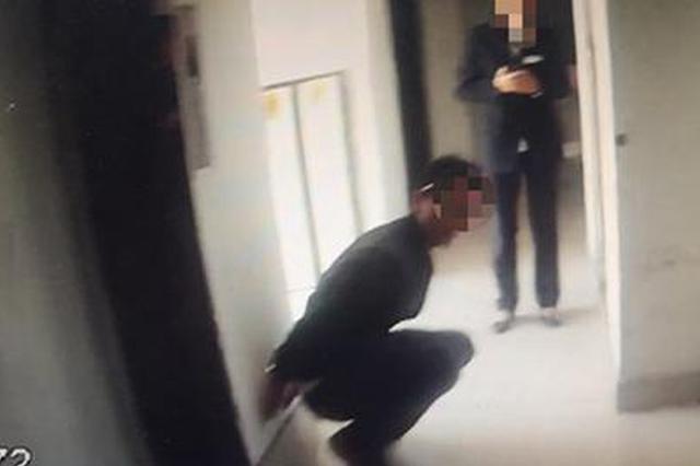 小偷26楼爬窗行窃遇房主 房主边安抚边报警