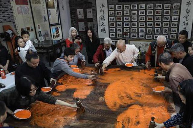 非遗传承——杭州十竹斋木版水印传承人刊印巨幅作品