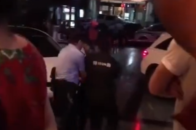 为骗好友出来上网 男子放执行公务视频造谣警察打人