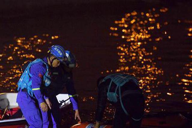 重庆万州公交车坠江：车辆位于水下约68米处