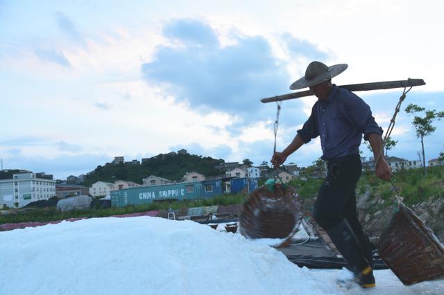 泉港化工原料泄漏污染盐场？盐场：纳潮沟已关闭
