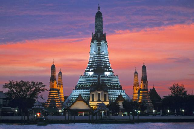 泰国批准暂免中国人落地签证费 预计最迟12月1日实施