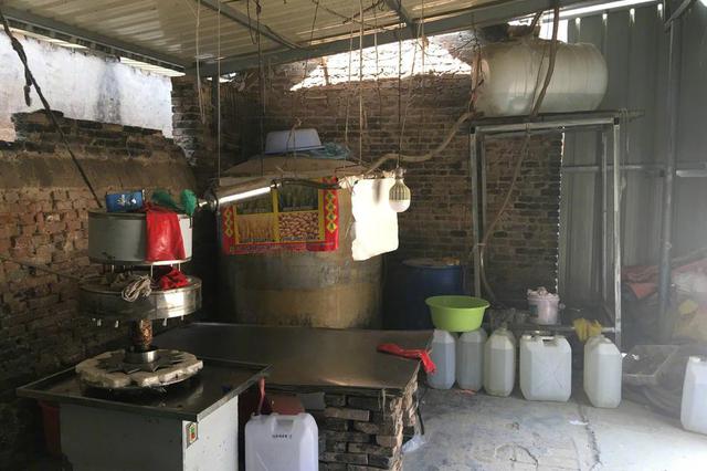 灌装车间摆杀虫剂 峨眉雪饮用水上监管总局黑名单