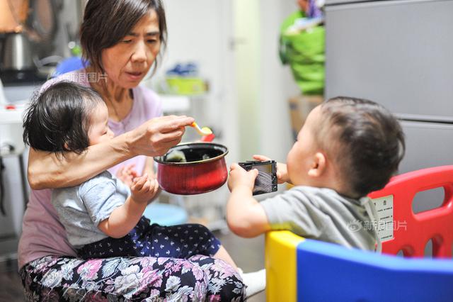 女教师生育二胎遭辞退 用人单位被判赔6万余元