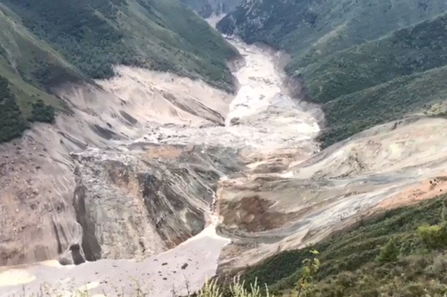 金沙江堰塞湖水位上涨 通往金沙乡5个村庄的道路被淹