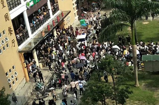 高校禁止外卖车进校：商家入校给学生送免费餐