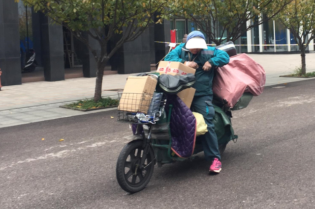 江苏人一天收了2557万件快递 末端投递压力大