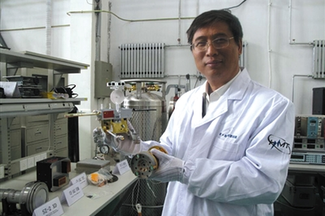 探月功臣倒在报告台 留给世界最后一句话让人泪目