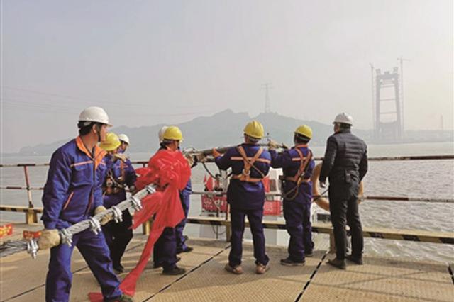 五峰山长江大桥先导索过江 连云港到镇江一小时可达