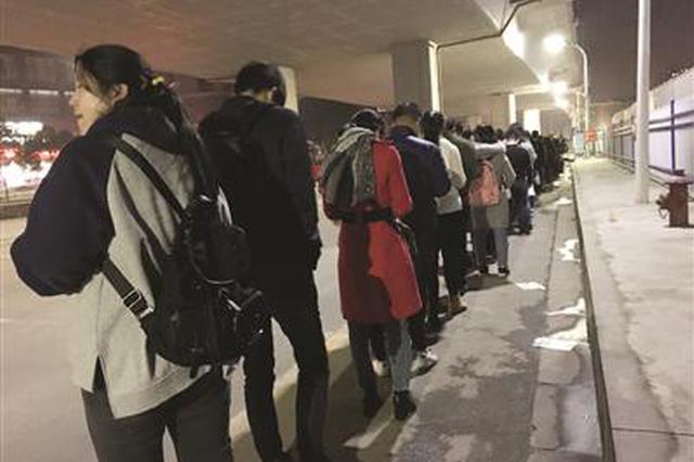 过江公交一人一座、两分钟发车难实现 问题仍较多