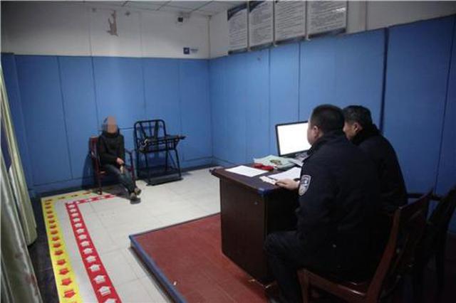 教师扇孩子五记耳光被拘 由小学生校车上抢零食引发