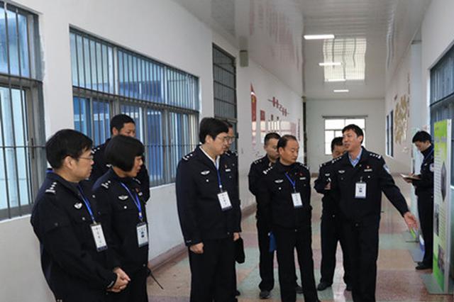 公安局长当一天监所所长 体会狱警最怕什么