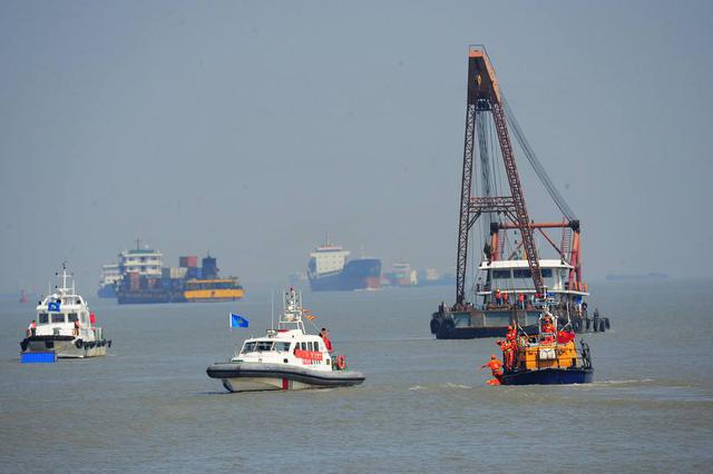 长江太仓段两船碰撞致一船翻沉 4名落水人员全部获救