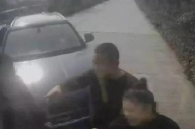 逼停公交车掌掴司机 泰州"爆戾"夫妻被拘13天