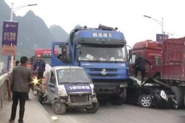 司机撞巡逻车致辅警落江 之后又连撞10车:获刑17年