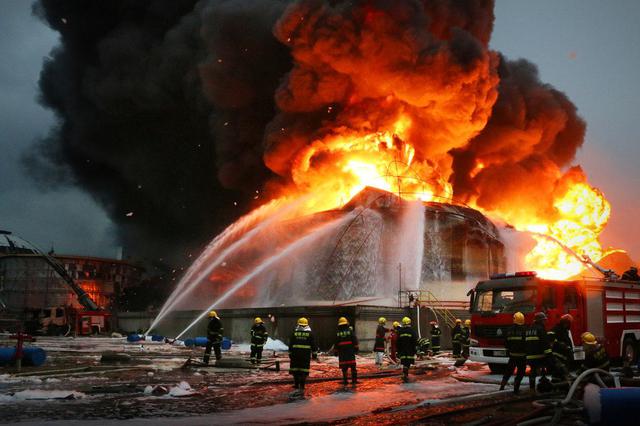 昆山一服刑人员冲进火场拖出煤气罐 因重大立功减刑