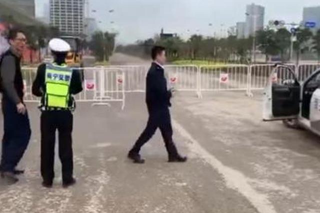 南宁邕州海关人员强过管制路段被拒骂交警 被警方调查