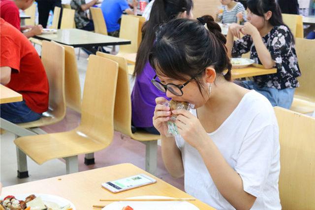绵阳一中回应“强制住校生在食堂消费”：系关心学生