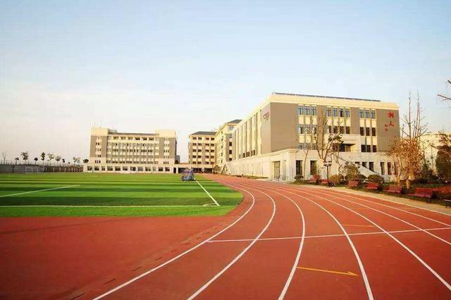 女初中生跳楼遗书称受同学欺负 校方：没有欺凌