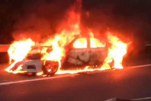 扬州通报“宝马高速燃烧案” 疑似人为纵火 一人重伤