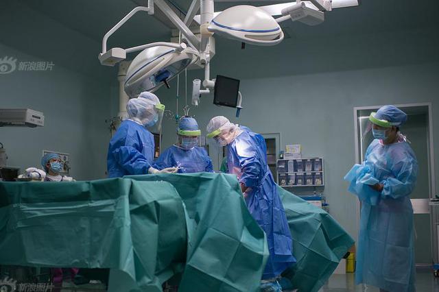 男子遭遇手术台上加价：命根子都割开了敢不从吗？