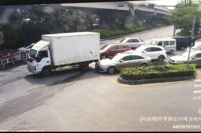 男子在交警队刺死1家3口:有预谋行凶 40秒连捅3人