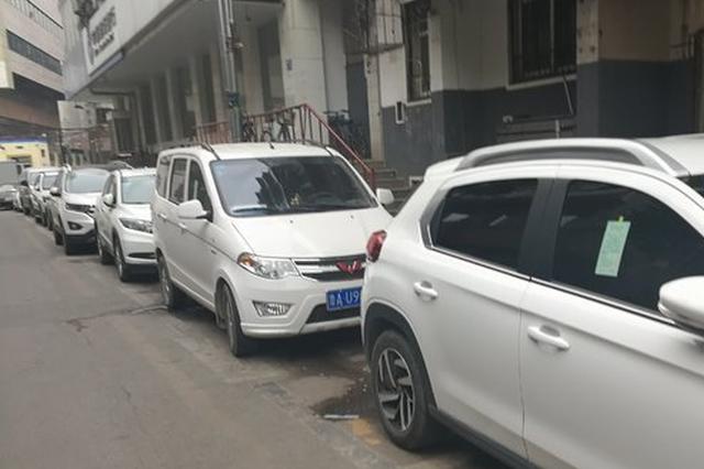 小学校长违规停车致长时间拥堵 被全乡通报批评