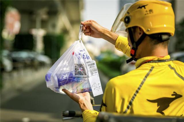 美团闪购大数据报告：女性用户占六成 下班时间成订单高峰