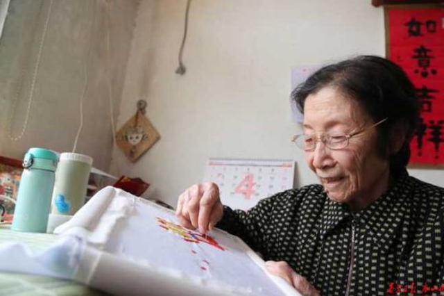 30多年教龄老师闻“罚”色变：我的教鞭被锁在柜子里20年