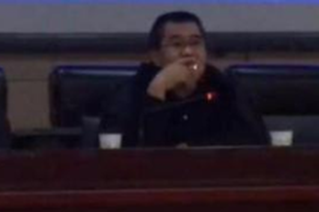 中传大学客座教授被指在课堂上吸烟 当事人发声明道歉