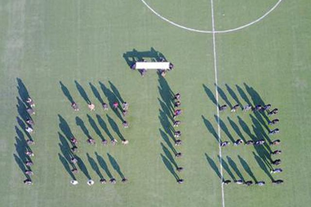 大学生组成“1213”，为南京大屠杀死难同胞默哀