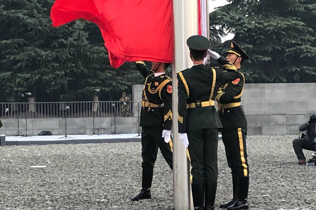 南京大屠杀遇难同胞纪念馆举行升国旗、降半旗仪式