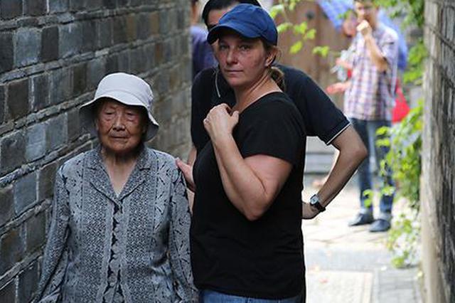 奥斯卡最佳短片导演拍南京大屠杀：那个目睹全家被杀的女孩