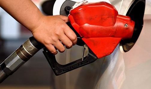 国内油价今日调价或“四连跌”： 每吨降超120元