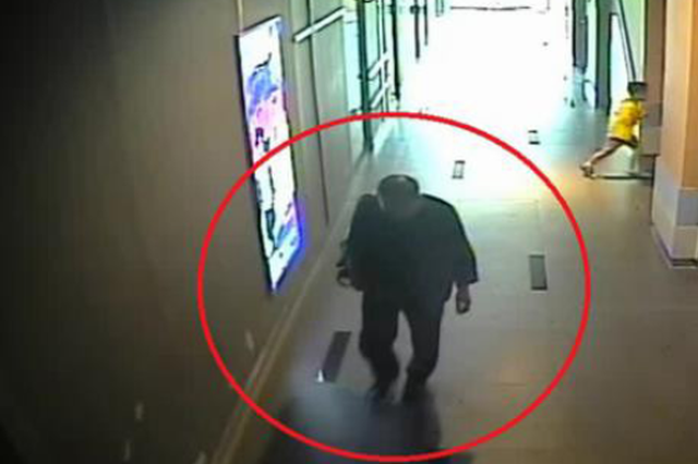 穿走衣服偷走钱：他是这么报答朋友的