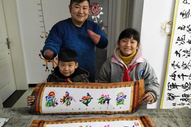 断臂男子街卖唱被骂“乞丐” 自学绘画一幅卖出38万