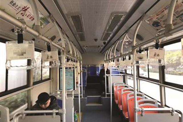 南京定制公交上线首日“冰火两重天”
