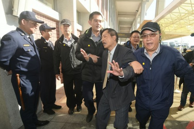 上海访问团抵台遭"台独"闹场 台北市长看不下去了