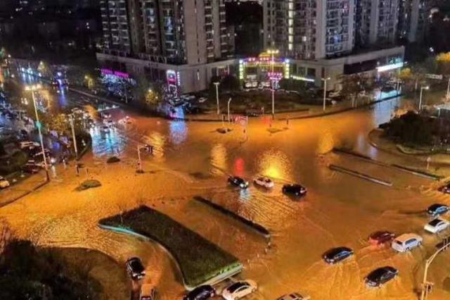 南京主城区水管爆裂续：10：00前恢复供水 附出行攻略