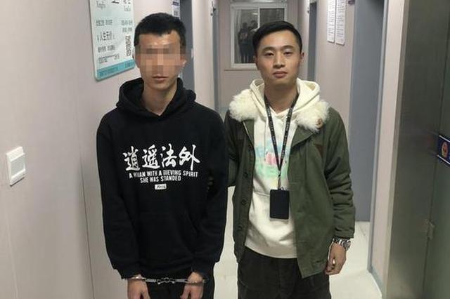 穿“逍遥法外”字样卫衣引民警注意，义乌一网上追逃人员落网