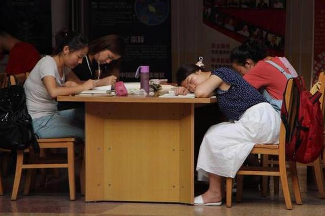 新华社调查考研热：290万人报考 有人为缓冲压力