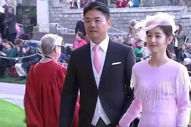 刘强东律师：女方主动亲热 事后反复索要钱财