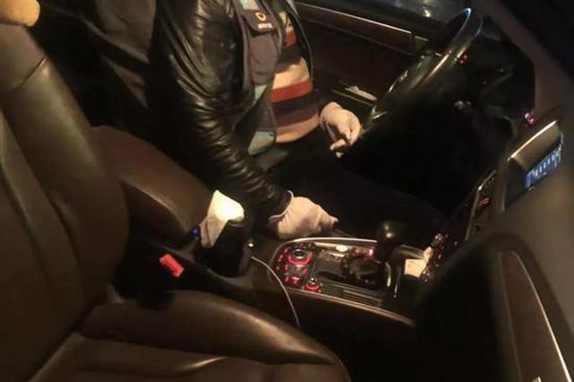 车主一抬头，驾车的代驾无声无息死了，车还在行驶