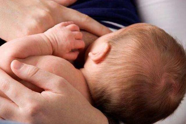 徐州一母亲遇车祸受伤 襁褓婴儿面临“断奶”