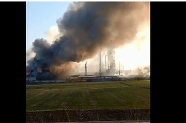 江苏沭阳一工厂发生火灾 已致2死4伤