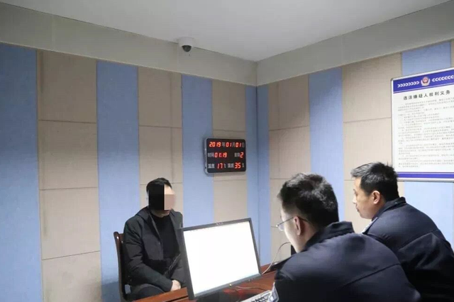 镇江禁放首日 丹阳开出的首张违规燃放烟花爆竹罚单