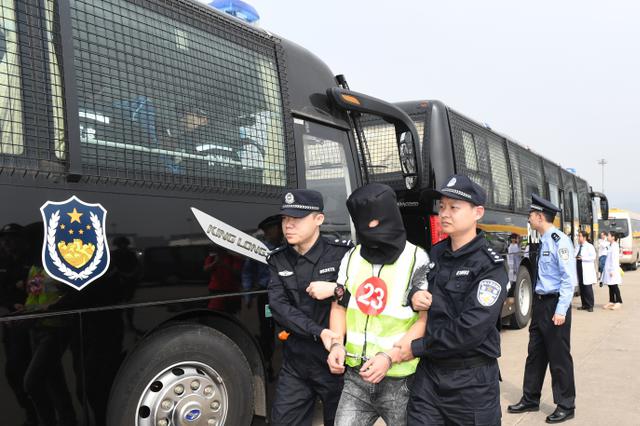 诈骗70万元的“网逃”被抓时在摆地摊