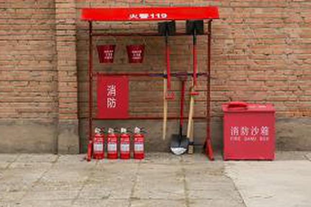 黑影一闪而过豪车起火烧毁： 嫌犯和车主发生口角，凌晨纵火