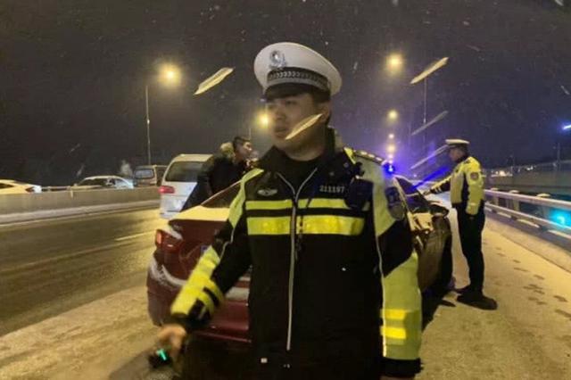 元旦小长假 江苏3万余“荧光绿”护航平安路