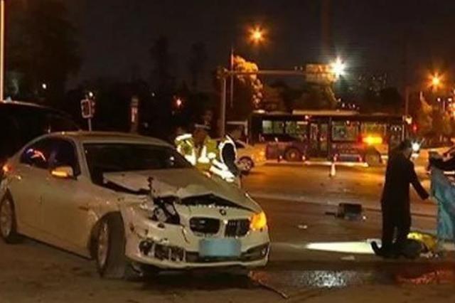 跨年夜拍“交通事故搞笑视频” 不料弄假成真反被撞